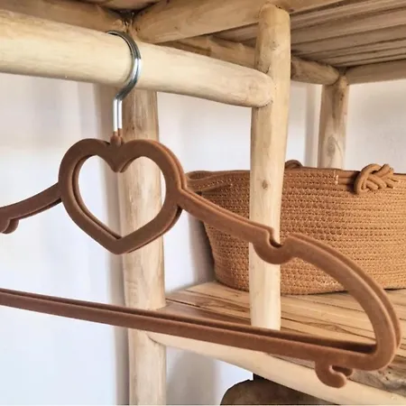 Gem Luxury شقة ثيرا